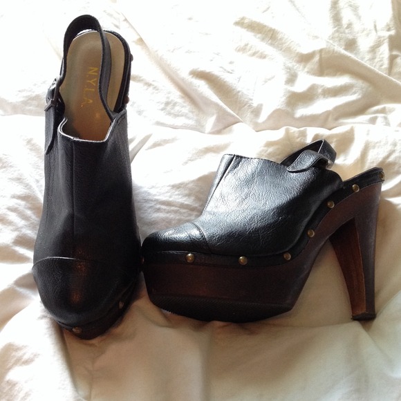 Clogs - Picture 2 of 2