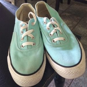 👀 Aqua canvas converse brand shoes!! 💦