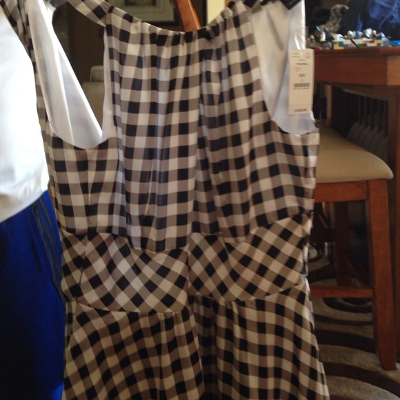 New-White House black market dress size 2