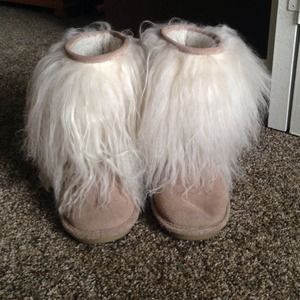 Fur boots