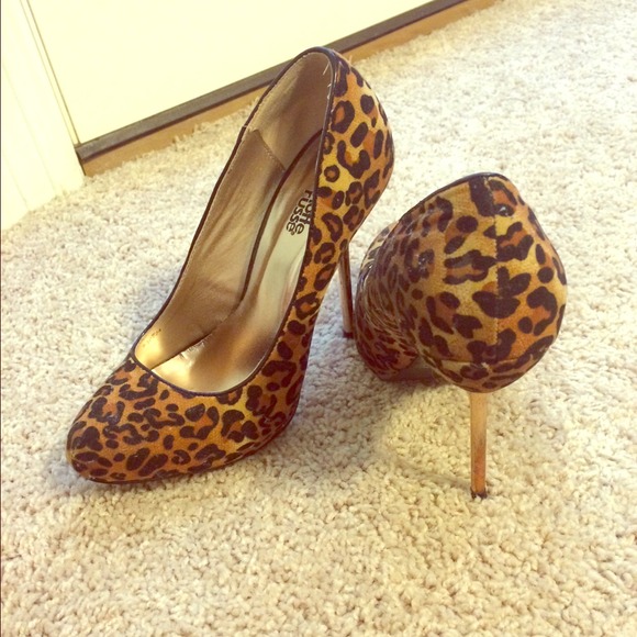 Gold & cheetah pumps!