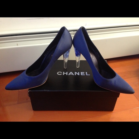 Authentic Chanel Satin navy blue glass heels Pump