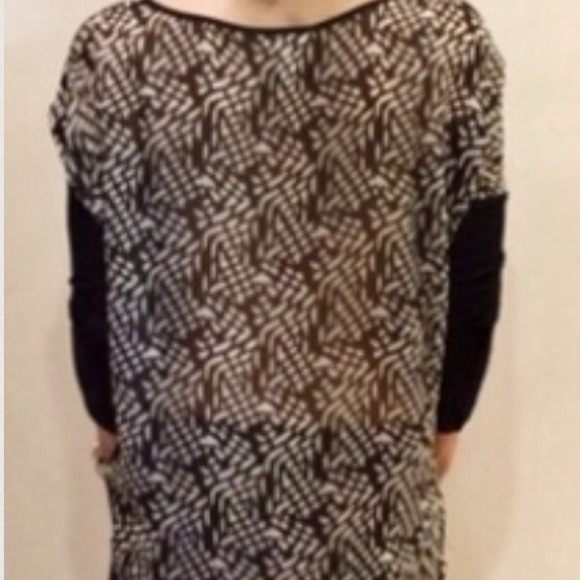 Chic chiffon back printed top ONE DAY SALE - Picture 4 of 4