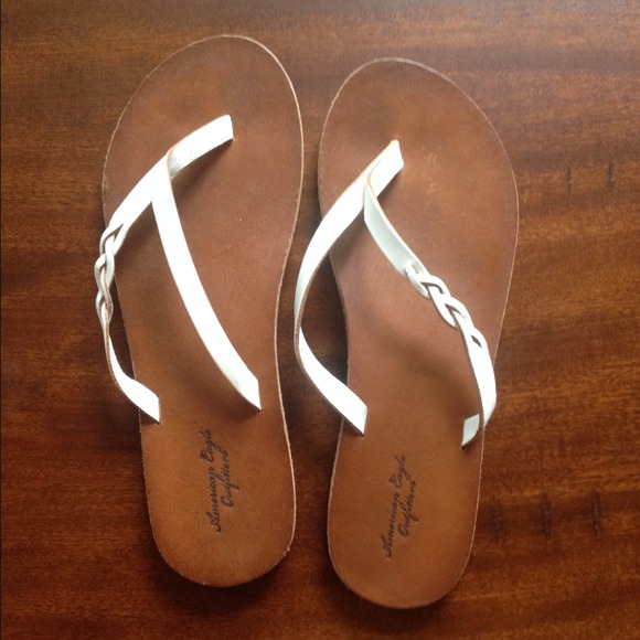 American Eagle flip flops, size 9