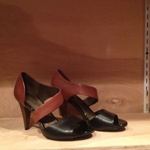 Two tone Kenneth Cole sandals