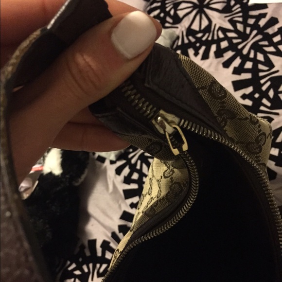 Gucci Handbags - 💥💥 SALE! Gucci hobo monogram handbag