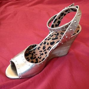 Jessica Simpson metallic 3.5" studded heels