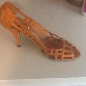 Orange bcbg pumps 3 1/2 inch heels