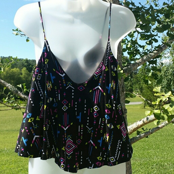 SOLD IN BUNDLE!    Flowy Crop tank - Picture 2 of 3