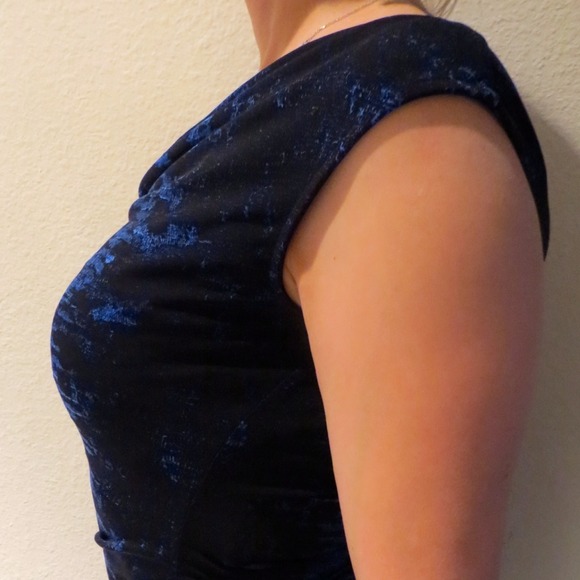 Nice top - Picture 2 of 4