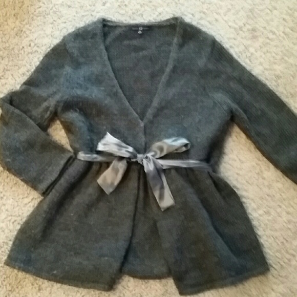 Gap sweater