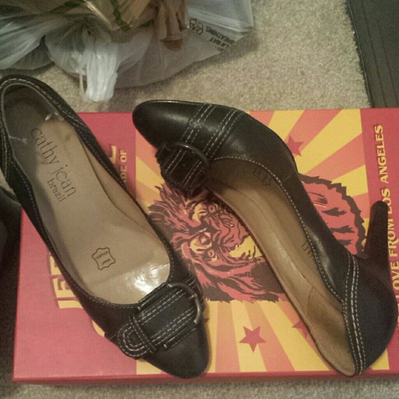 Black pumps