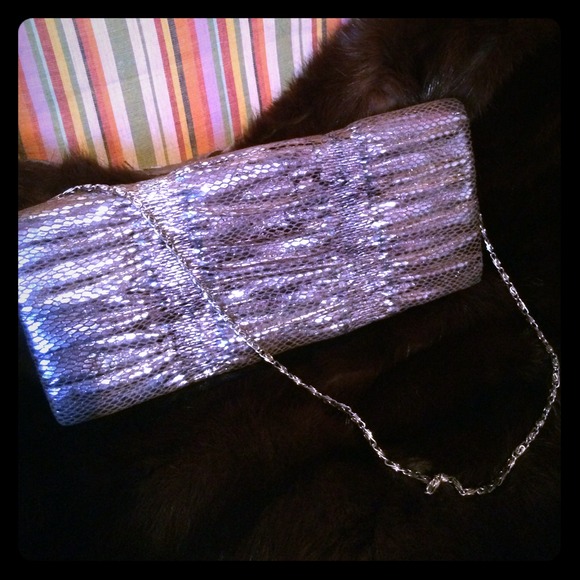 Sparkle animal clutch