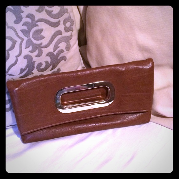 Oversized clutch