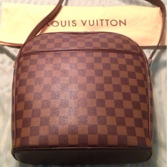 Louis Vuitton Handbags - 1week sale❤️💙💜