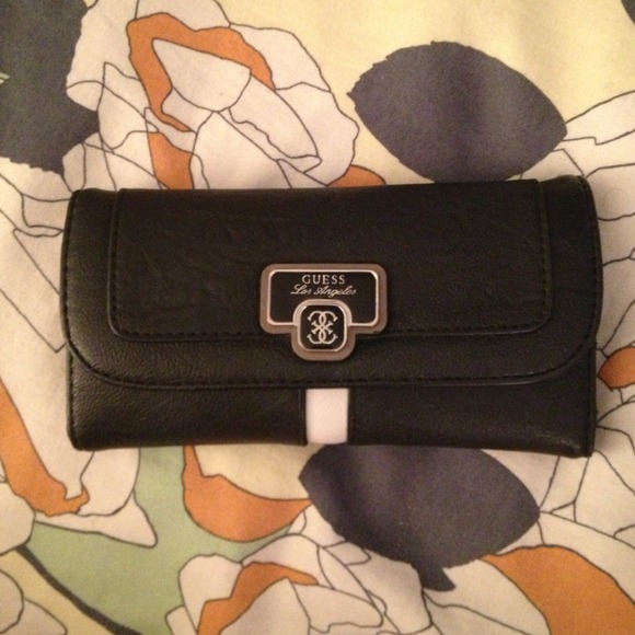 Guess wallet - Picture 1 of 4