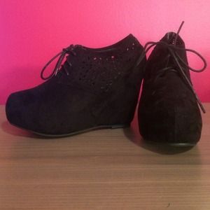 Black closed toes wedges