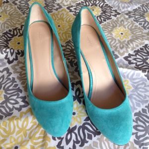 Zara Shoes - New Zara Turquoise "Court House" Medium Heels Sz 8 Zara Shoes - New Zara Turquoise "Court House" Medium Heels Sz 8