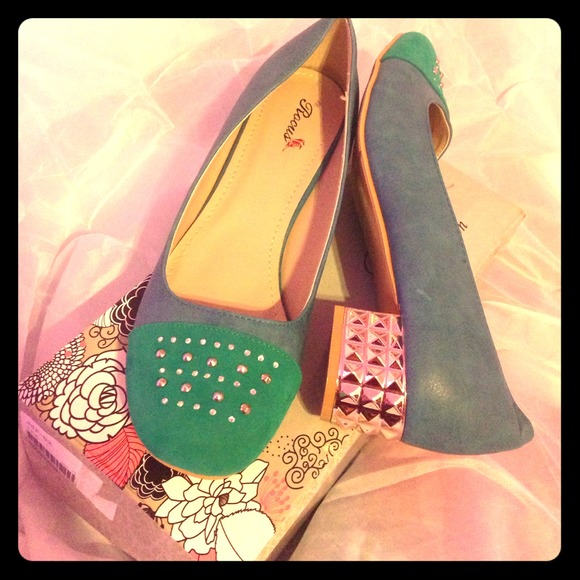 Cute teal shoes <3