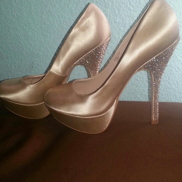 Gorgeous Beige Stiletto Heels - Picture 2 of 2