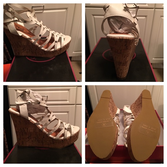 Carrini Strappy Wedge Sandal 🎉🎊🎋 Host Pick - Picture 4 of 4