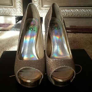 Beautiful sparkling shoes :)