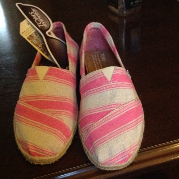 Canva style pink stripe toms