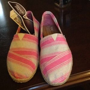 Canva style pink stripe toms