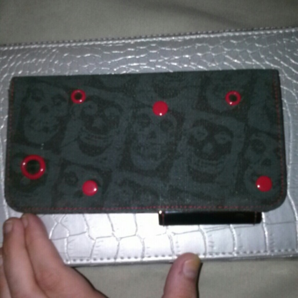 SOLD!! MISFITS CHECKBOOK WALLET - Picture 4 of 4