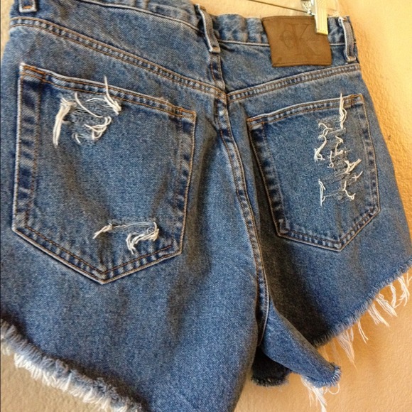 🚫sold🚫Calvin Klein Distressed Highwaisted Shorts - Picture 2 of 3