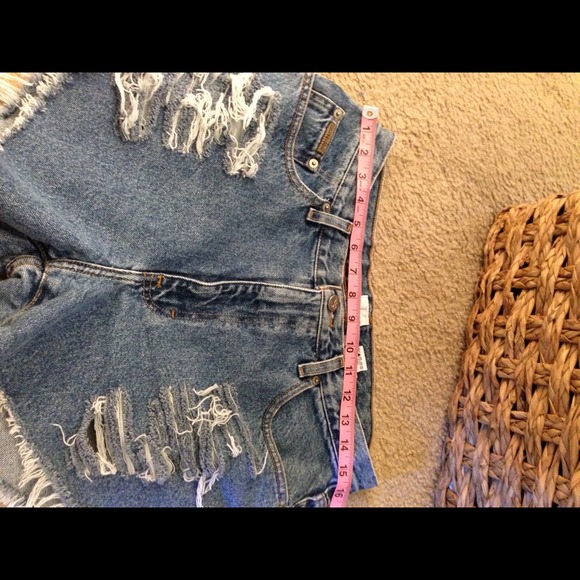 🚫sold🚫Calvin Klein Distressed Highwaisted Shorts - Picture 3 of 3