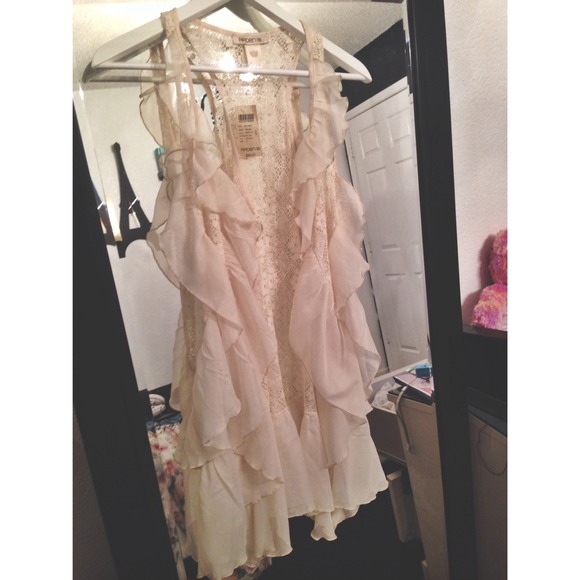 Bundle! Gap hat, and lace vest!