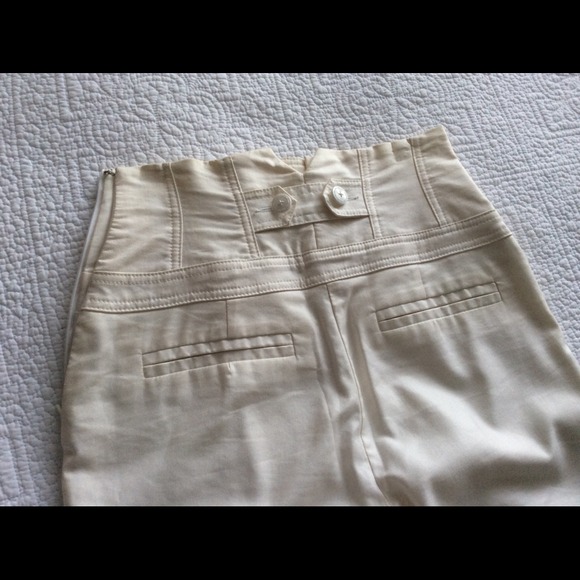 White Long Pair of Pants - Picture 4 of 4