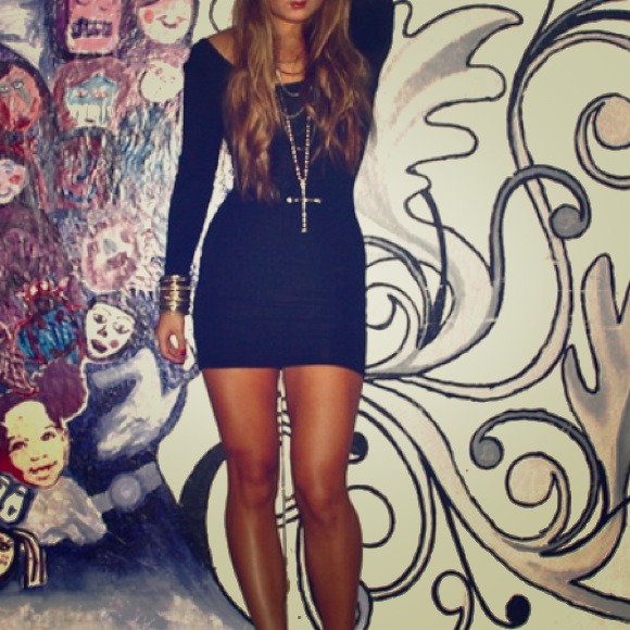 AA long sleeve dress w scoop in the back