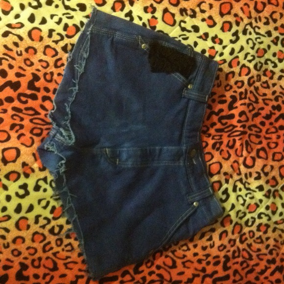 Im selling this high waisted short.