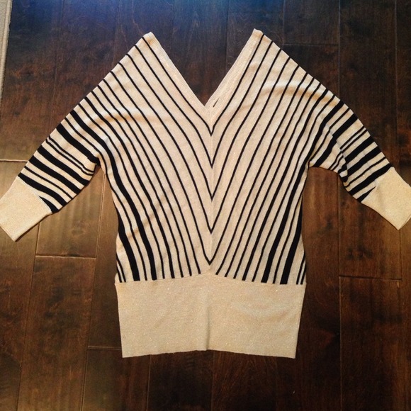 ❗️SOLD❗️Beautiful Striped Top