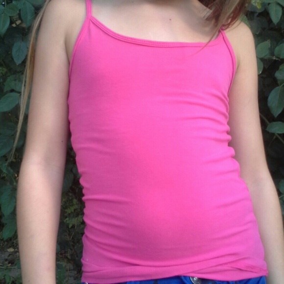 A tank top - Picture 1 of 3