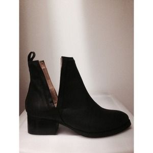 JC ORiley black leather cut-out booties