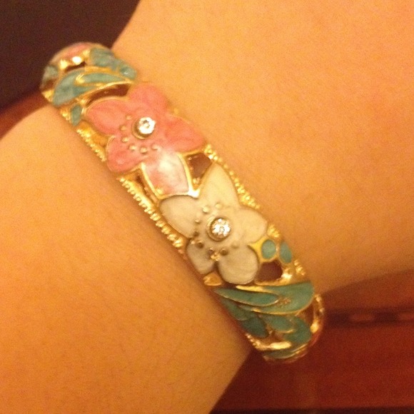 Brand new Lovely fashion bangle