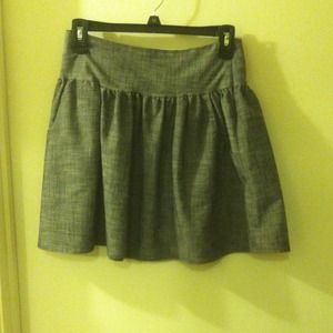 Im selling this grey skirt