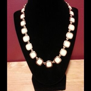 Nude square necklace