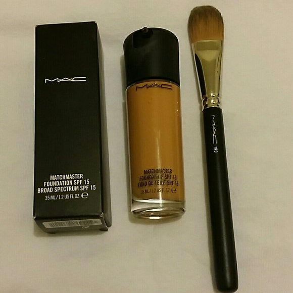 📵 SOLD📵 Mac 190 foundation brush
