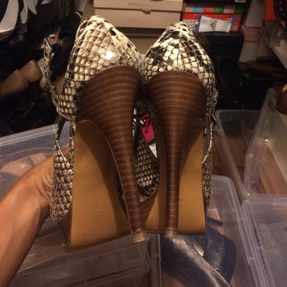 Heels - Picture 3 of 4