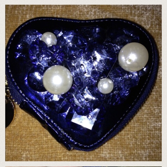 🚨REDUCED coin purse with sparkles, and pearls
