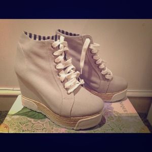 Aldo sneakers, worn 2 times, almost new!