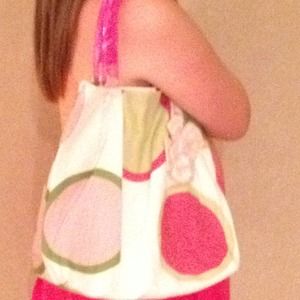 Medium bag with hard handles.