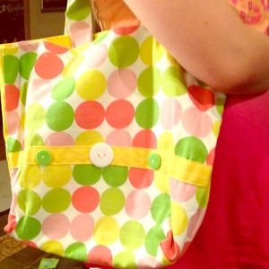 Large tote bag.