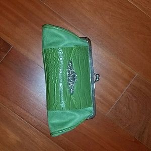Green clutch