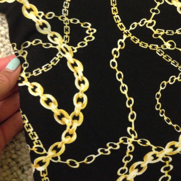 Gold chain pattern crop top - Picture 2 of 2