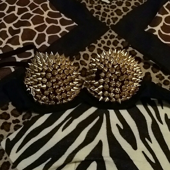 Beautiful spike out bra